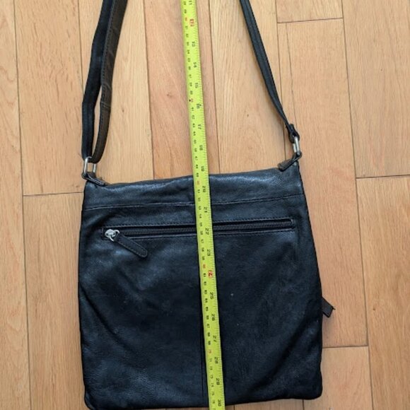 Danier Lether Crossbody Bag Genuine Leather crossbody bag - Picture 9 of 16